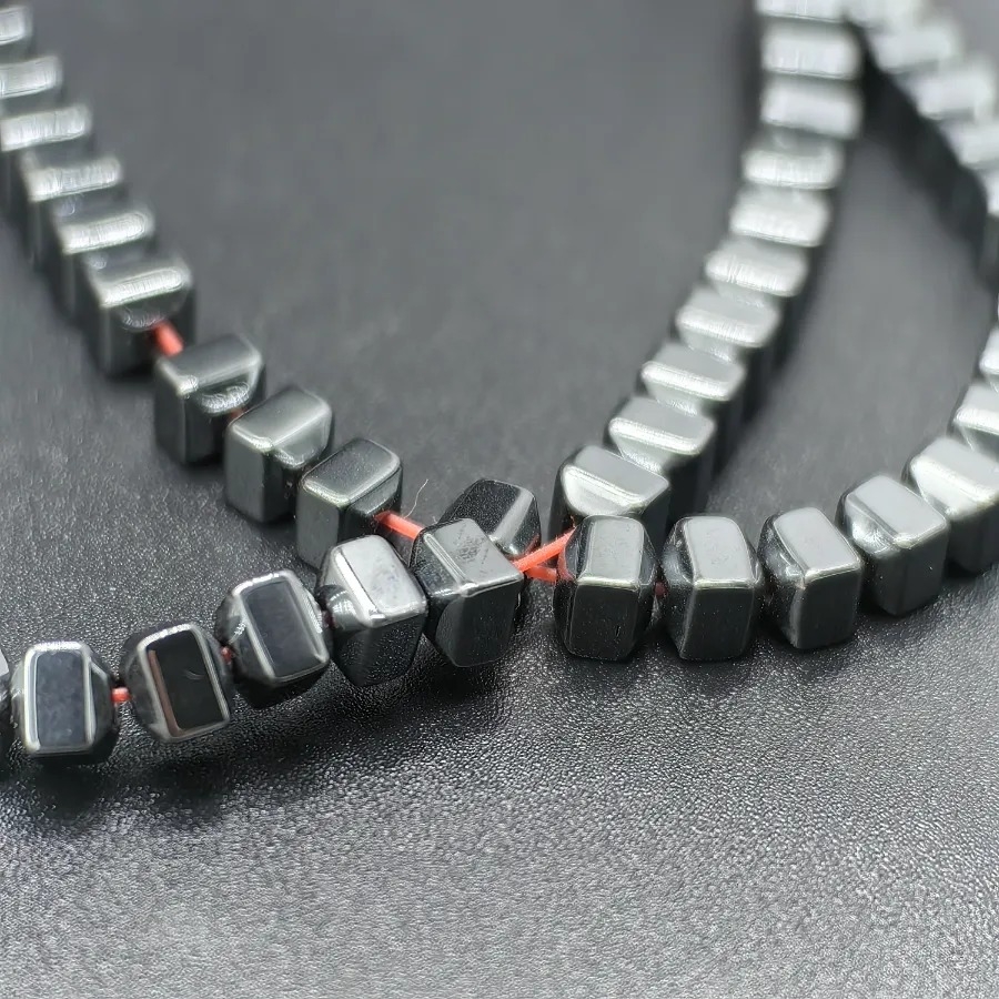 4%20mm%20Füme%20Göbekli%20Küp%20%20Hematit%20Doğal%20Taş