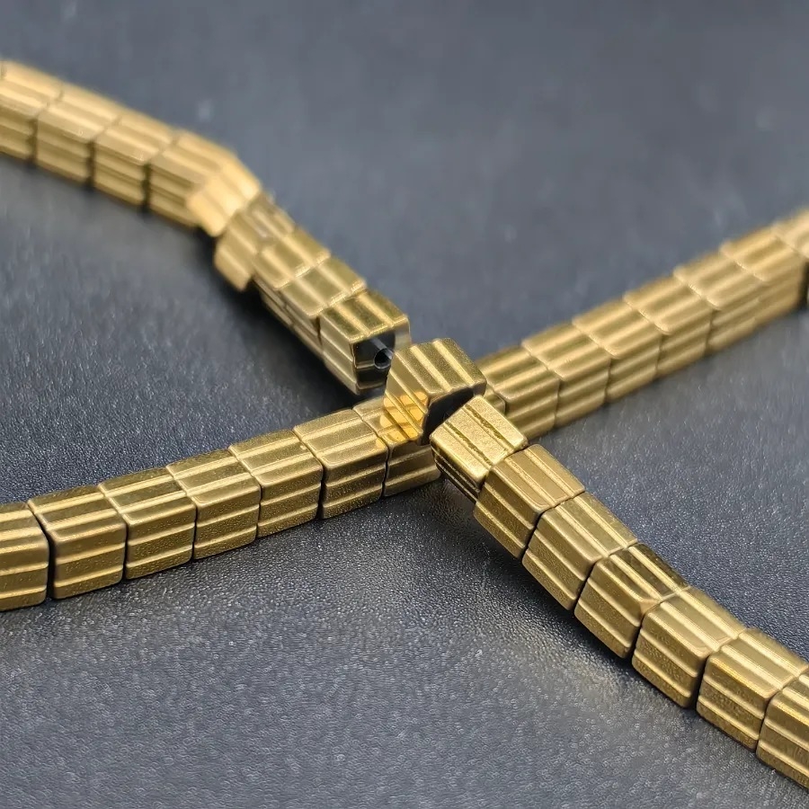 4x4%20mm%20Altın%20Sarı%20Çizgili%20Küp%20%20Hematit%20Doğal%20Taş