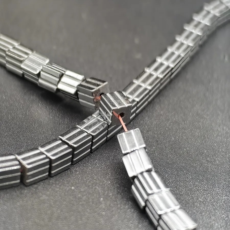 4x4%20mm%20Füme%20Çizgili%20Küp%20%20Hematit%20Doğal%20Taş