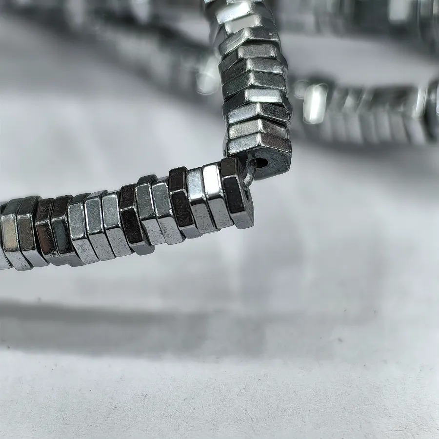 1x4%20mm%20Gümüş%20Renk%20Vida%20Kesim%20%20Hematit%20Doğal%20Taş