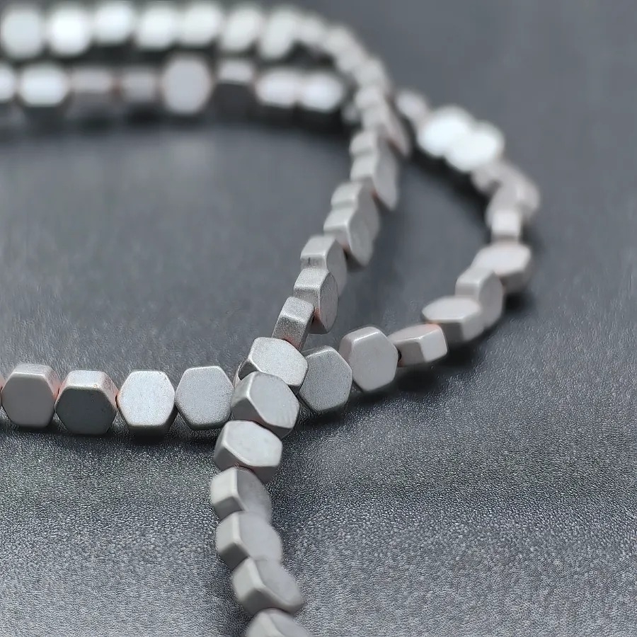 2x4%20mm%20Mat%20Gri%20Beşgen%20%20Hematit%20Doğal%20Taş