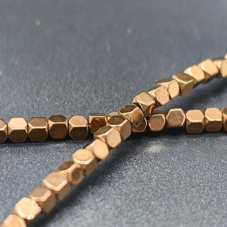 3x3%20mm%20Bakır%20Renk%20Köşesiz%20Küp%20Hematit%20Doğal%20Taş