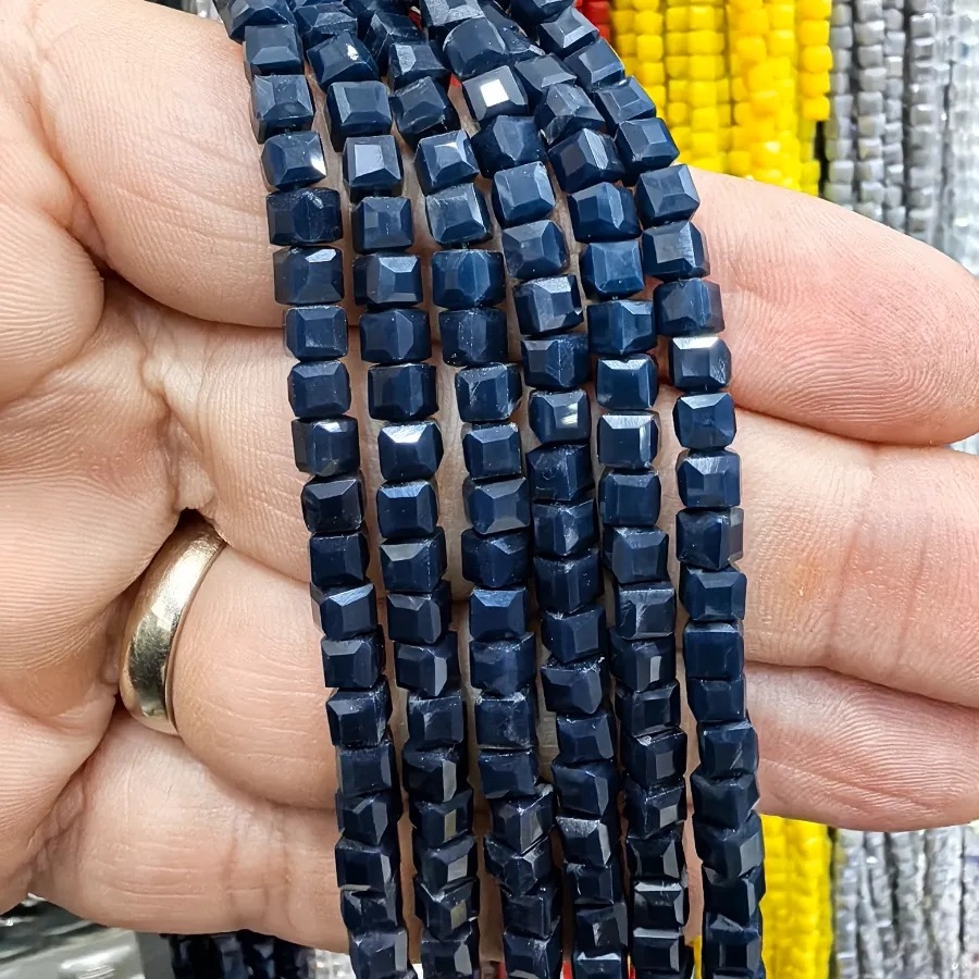 4%20mm%20Siyah%20Küp%20Kristal%20Boncuk
