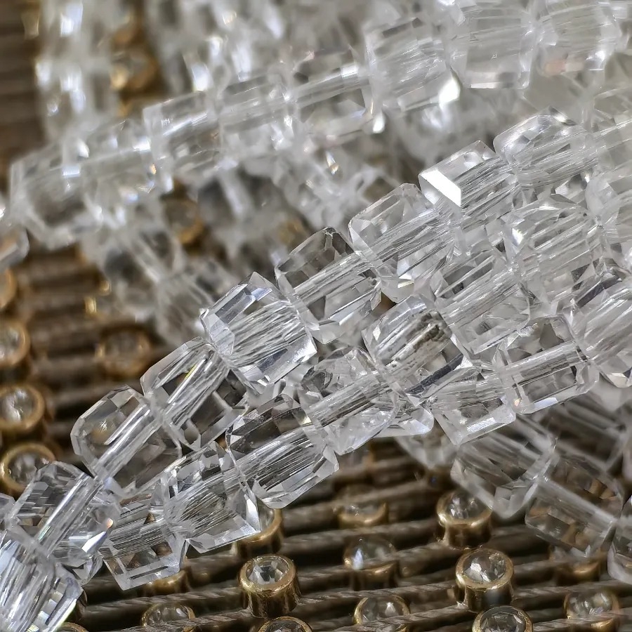 Saydam%204%20mm%20Küp%20Kristal%20Boncuk