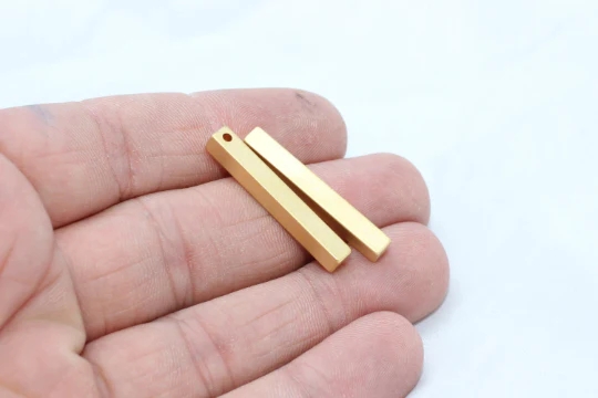 24%20Ayar%20Mat%20Altın%20Kaplama%20%20Bar%20Charm,%20Çubuk%20Kolye%20Ucu