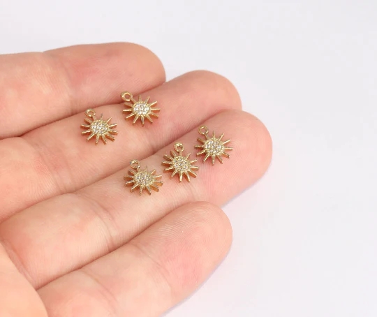 Ham%20Pirinç%20Güneş%20Charms,%20Beyaz%20Zirkon%20Taşlı%20Güneş%20Kolye%20Ucu