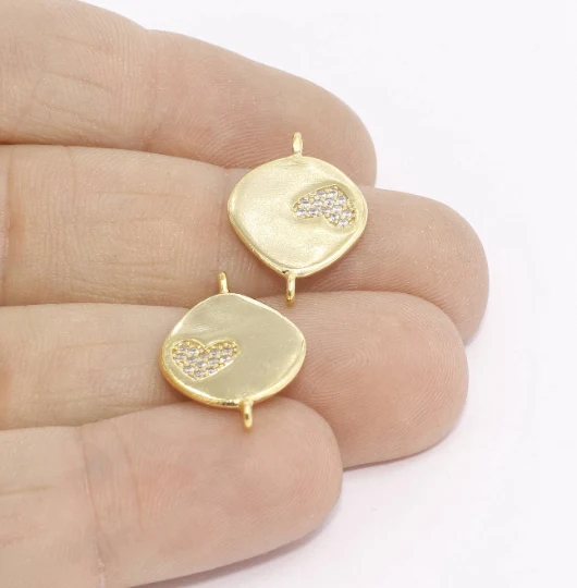 24%20Ayar%20Altın%20Kaplama%20Beyaz%20Zirkon%20Taşlı%20Çift%20Kulplu%20Kalpli%20Yuvarlak%20Charms,%20Kalpli%20Ara%20Parça