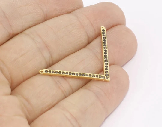 24%20Ayar%20Altın%20Kaplama%20Siyah%20Zirkon%20Taşlı%20Çift%20Kulplu%20V%20Charms,%20V%20Kolye%20Ucu
