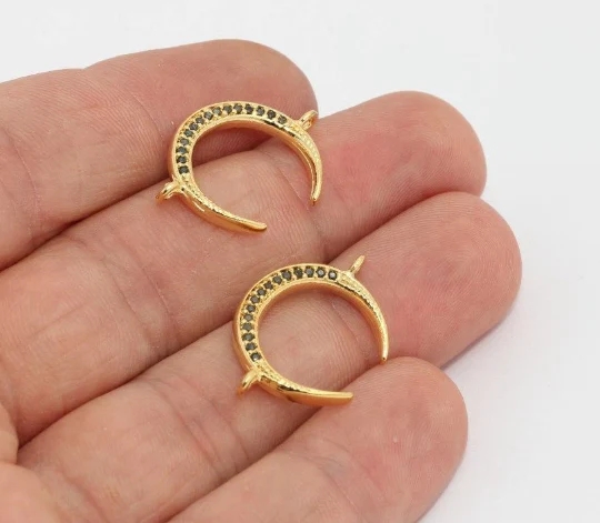 24%20Ayar%20Altın%20Kaplama%20Siyah%20Zirkon%20Taşlı%20Çift%20Kulplu%20Hilal%20Charms,%20%20Hilal%20Kolye%20Ucu