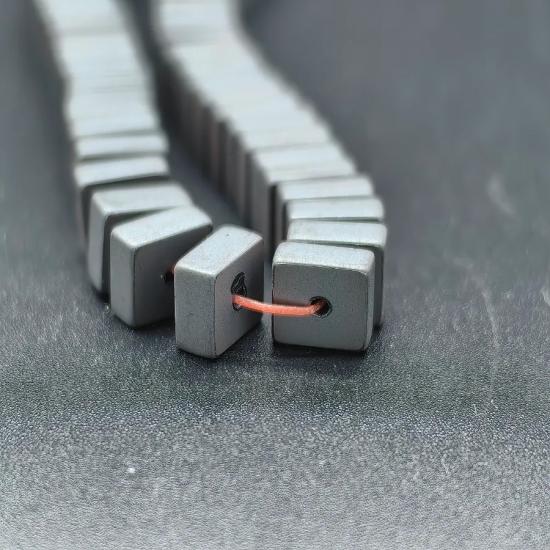 6 mm Kalın Kare  Hematit Doğal Taş