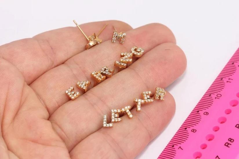 24 Ayar Altın Kaplama beyaz zirkon taşlı   harf küpe