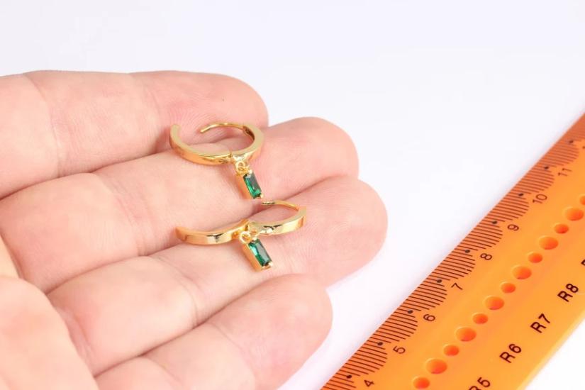 24 Ayar Altın Kaplama yeşil baget taş sallantılı halka küpe