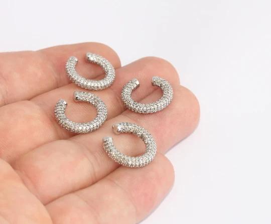 Rodyum Kaplama Gümüş Beyaz Taşlı Sıkıştırmalı Küpe