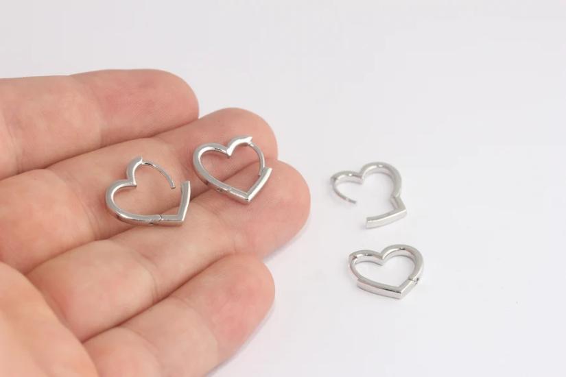 Rodyum Kaplama Gümüş Renk Kalp Küpe