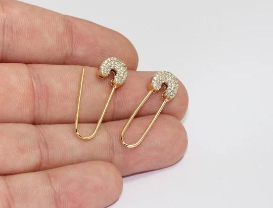 24 Ayar Altın Kaplama Beyaz Zirkon Taşlı Çengelli İğne Küpe