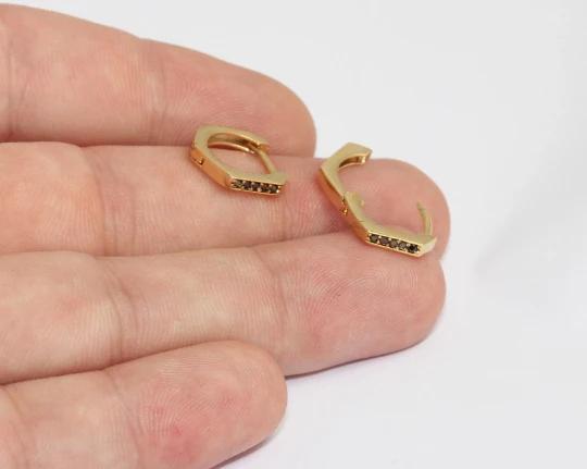 24 Ayar Altın Kaplama Siyah Taşlı Beşgen Küpe