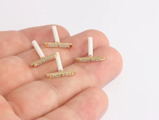 24 Ayar Altın Kaplama Beyaz Taşlı Çubuk Küpe
