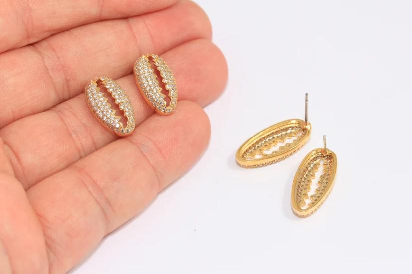 24 Ayar Altın Kaplama Beyaz Zirkon Taşlı Deniz Kabuğu Küpe