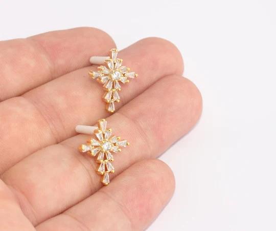 24 Ayar Altın Kaplama Beyaz Zirkon Taşlı Haç Küpe