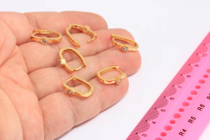 24 Ayar Altın Kaplama Beyaz Taşlı Oval Küpe