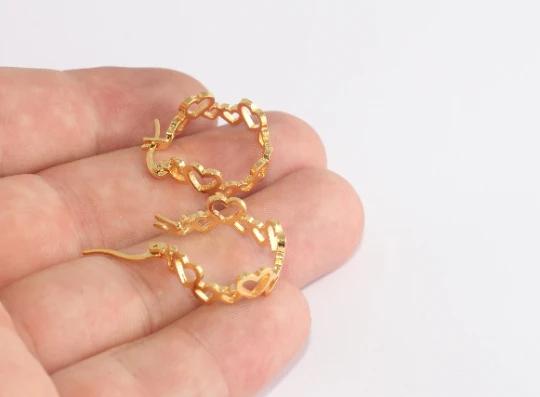 24 Ayar Altın Kaplama Kalp Eklentli Halka Küpe