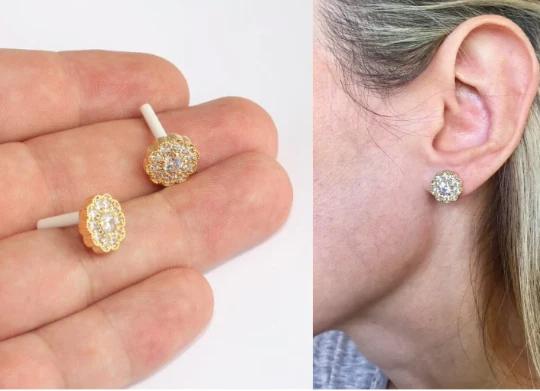 24 Ayar Altın Kaplama Beyaz Taşlı Çiçek Küpe