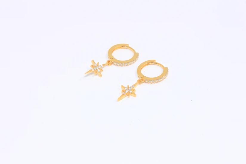 24 Ayar Altın Kaplama Beyaz Zirkon Taşlı Kuzey Yıldızı Sallantılı Halka Küpe