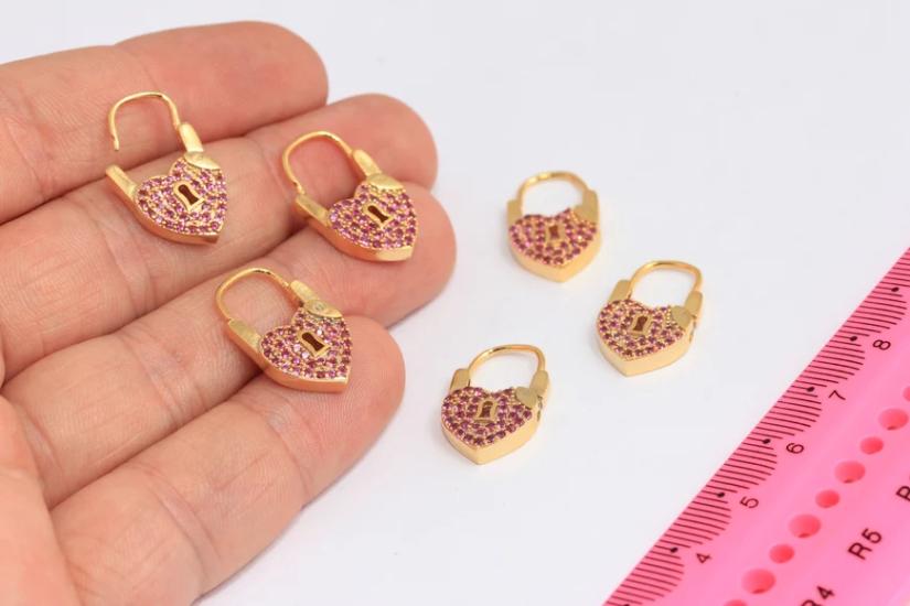 24 Ayar Altın Kaplama Yakut Renkli Zirkon Taşlı Kalp Kilit Küpe