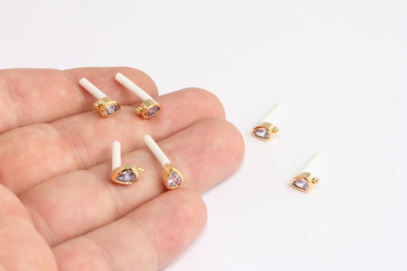 24 Ayar Altın Kaplama Mor Taşlı Sallantılı Mini Damla Küpe