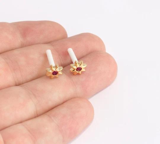 24 Ayar Altın Kaplama Yakut Renk Zirkon Taşlı Mini Çiçek Küpe