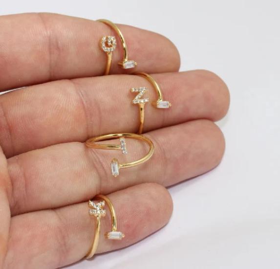 24 Ayar Altın Kaplama Beyaz Baget Zirkon Taşlı Harf  Yüzük