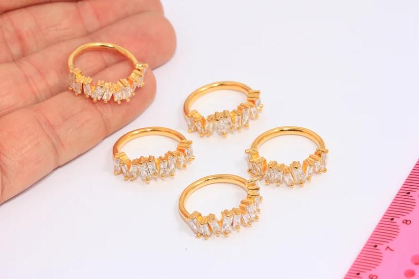 24 Ayar Altın Kaplama Beyaz Baget Taşlı Yüzük