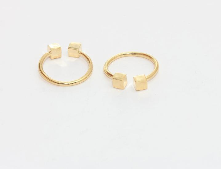 24 Ayar Altın Kaplama  Küp Uçlu  Yüzük