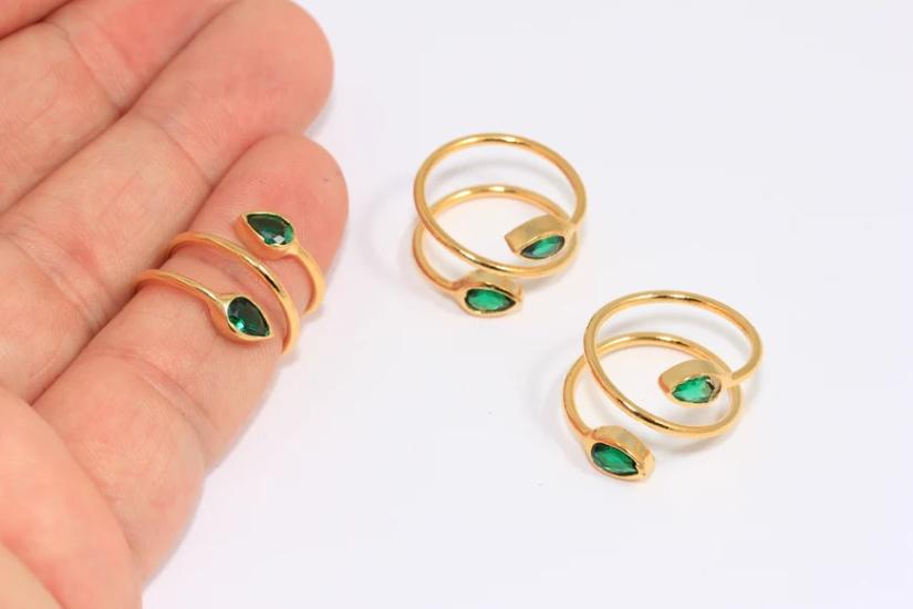 24 Ayar Altın Kaplama Yeşil Zirkon Taşlı Yaprak Sarmal  Yüzük