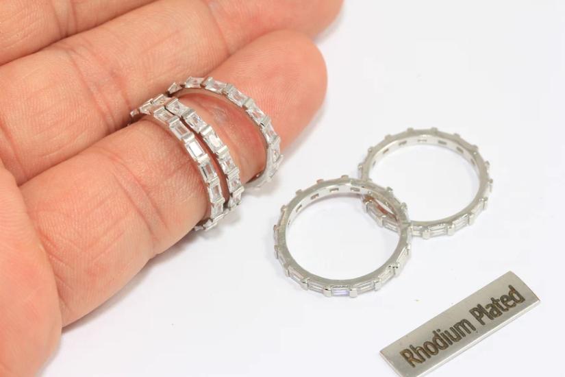 Rodyum Kaplama Gümüş Beyaz Taşlı Baget  Yüzük