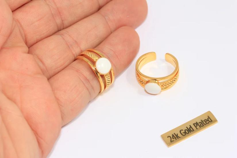 24 Ayar Altın Kaplama Beyaz Mineli Taşlı Üç Bantlı Yüzük