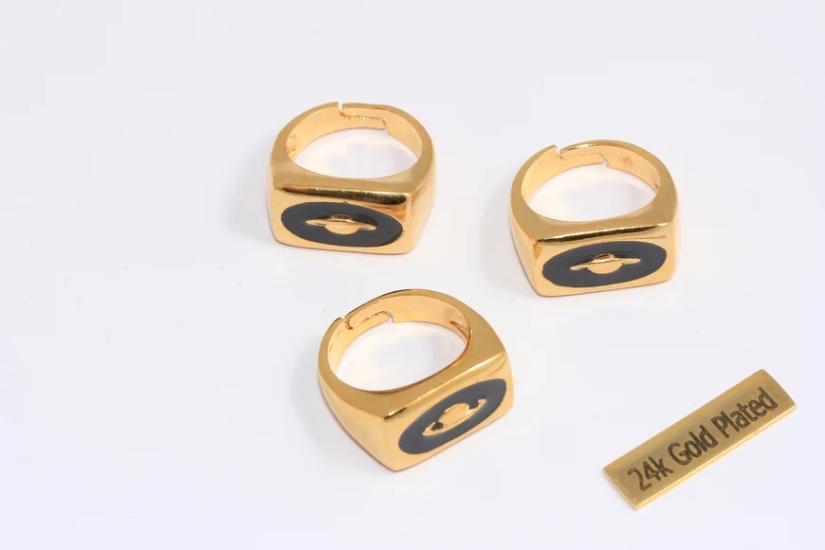 24 Ayar Altın Kaplama Siyah Mineli Gezegen Kare Yüzük