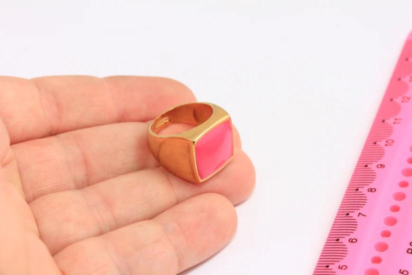 24 Ayar Altın Kaplama Pembe Mineli Kare Yüzük