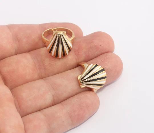 24 Ayar Altın Kaplama Siyah Beyaz Mineli Kabuk Yüzük